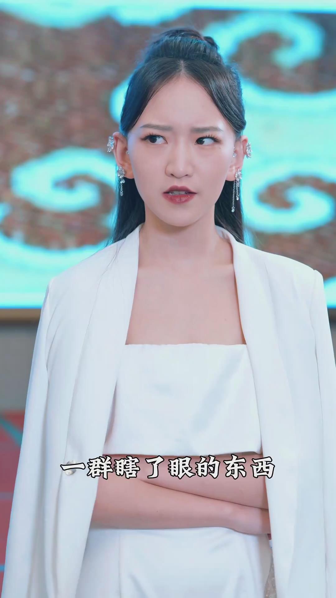 离婚后美女总裁倒追我（新版）